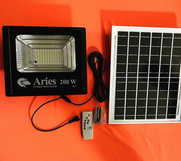 İNTER ARİES LİGHT 200W Güneş Enerjili Paneli Ayrı Profesyonel Projektör